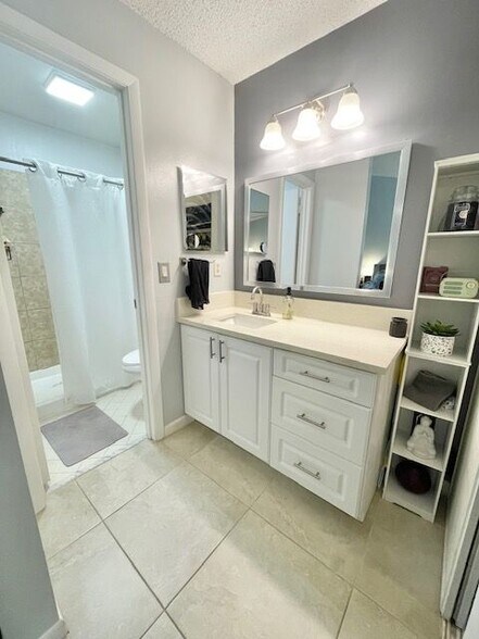 Building Photo - 3473 Carambola Cir S