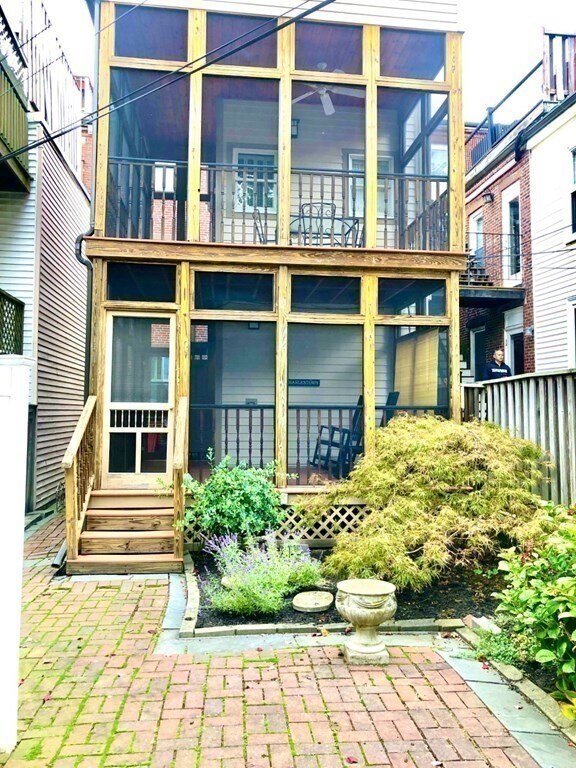 Building Photo - 8 Auburn St