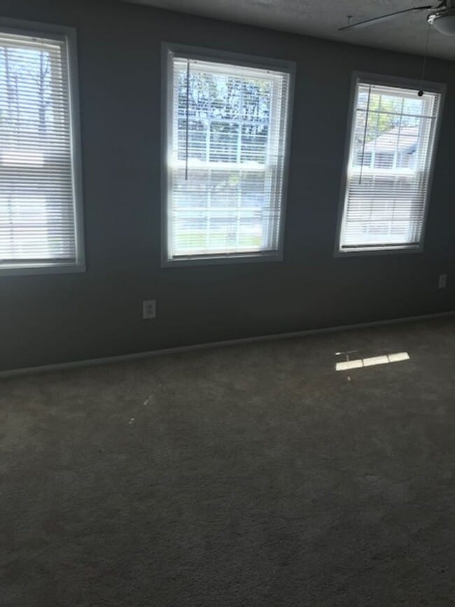 Building Photo - Coming Soon! Three Bedroom Townhome!!