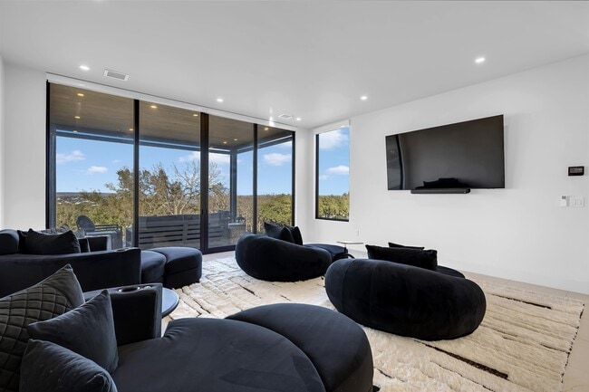 Building Photo - 207 Kites Ct