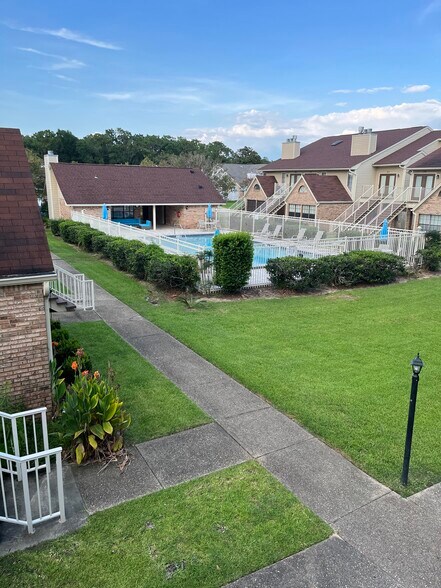 Pool Area - 5001 Grande Dr