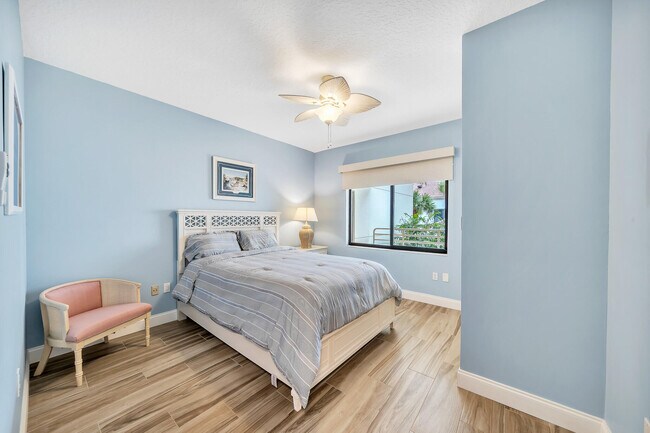 Building Photo - 827 Oak Harbour Dr