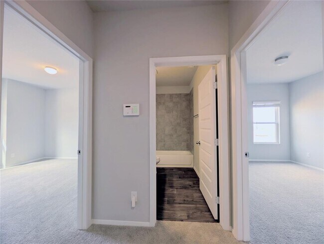 Building Photo - 5524 Sacra Cv