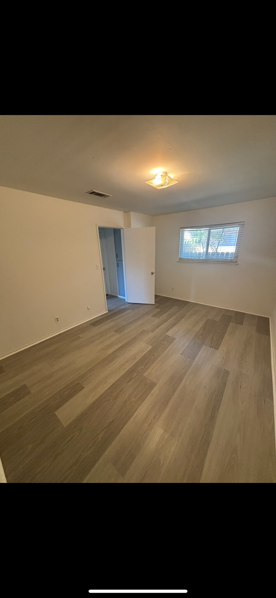 room - 228 W 20th St