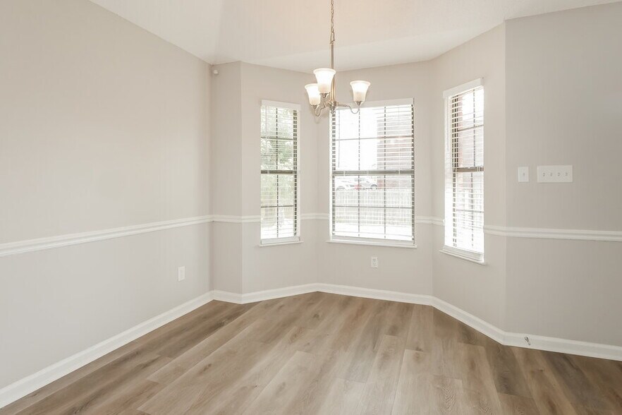 Building Photo - 10873 E Ridge Dr