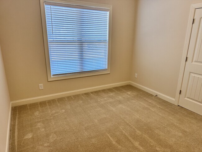 Building Photo - 413 Belhaven Ct