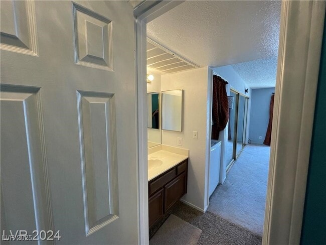 Building Photo - 687 Marina Dr