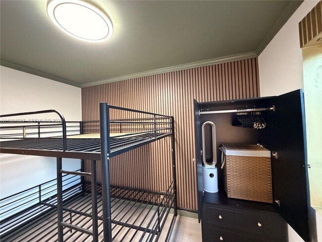 Building Photo - 920 SW 50th Ave