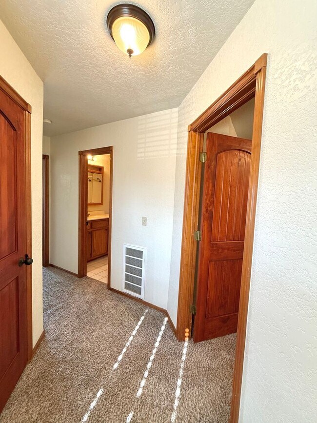 Building Photo - 3320-3322 Ridgecrest Cir