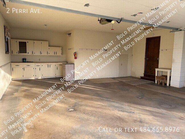 Building Photo - 2 Perri Ave