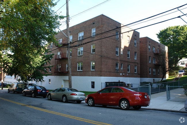 Building Photo - Vista Gardens