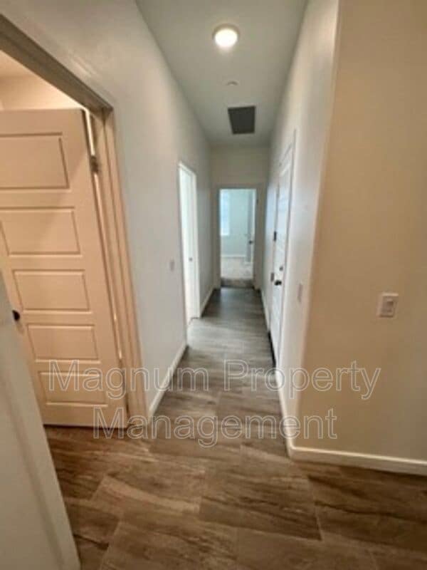 Building Photo - 30960 Falling Star Pl