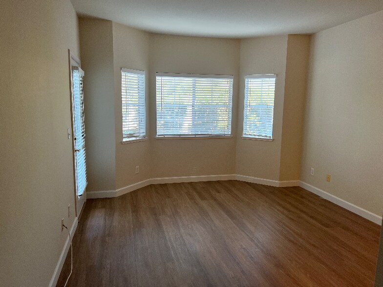 Building Photo - 1701 Bevin Brook Dr