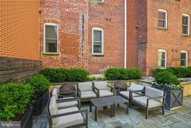 Building Photo - 1745 N St NW