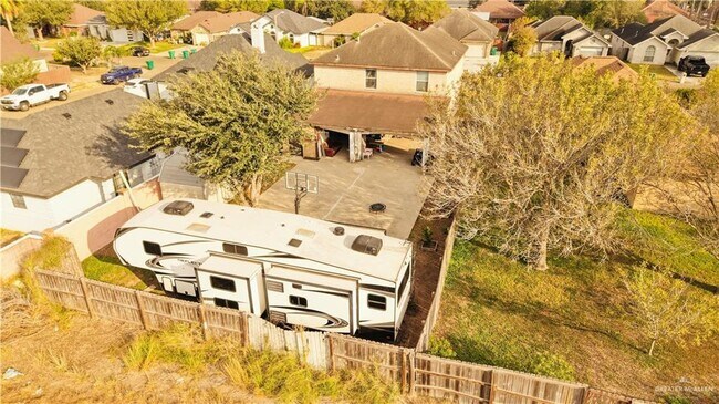 Building Photo - 19 West Dr