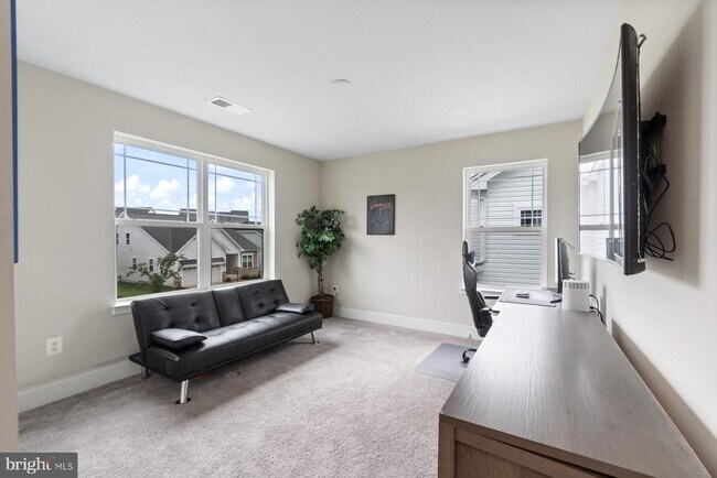 Building Photo - 4378 Shakespeare Cir