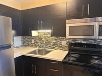 Building Photo - 200 Swanton St