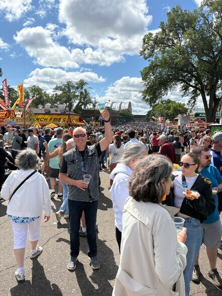 Building Photo - 112 Main St S