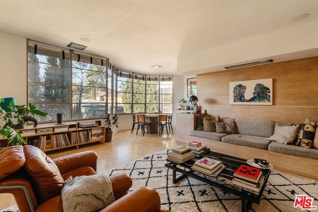 Building Photo - 1530 N Easterly Terrace