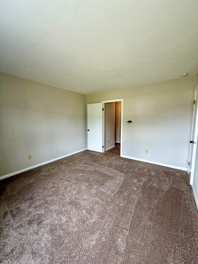 Building Photo - 5667 Heathwood Ct