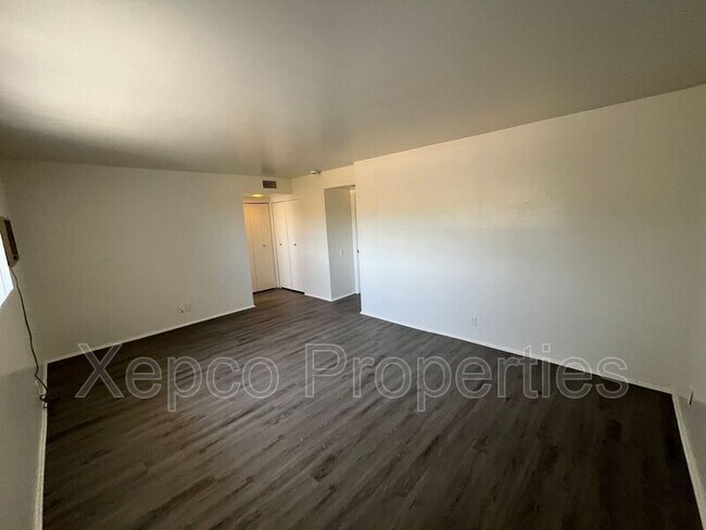 Building Photo - 550 El Cielo Rd