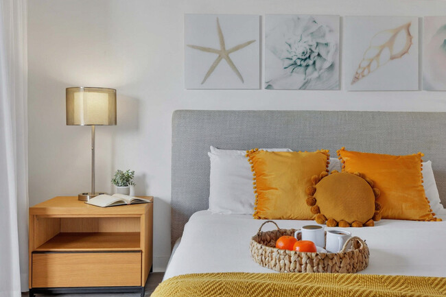 Building Photo - 2602 E Hallandale Beach Blvd