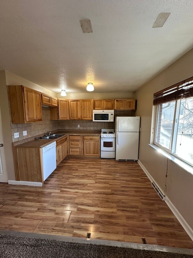 Building Photo - KM1517