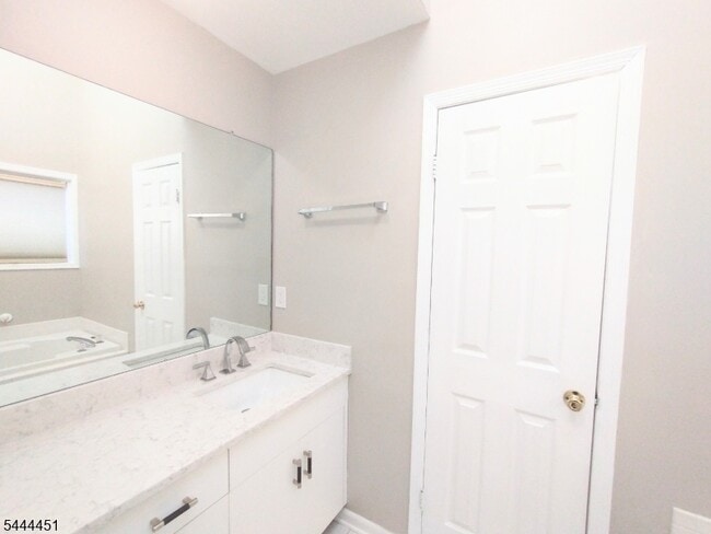 Building Photo - 55 Clarken Dr