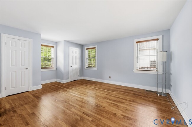 Building Photo - 7603 S Pinehill Dr