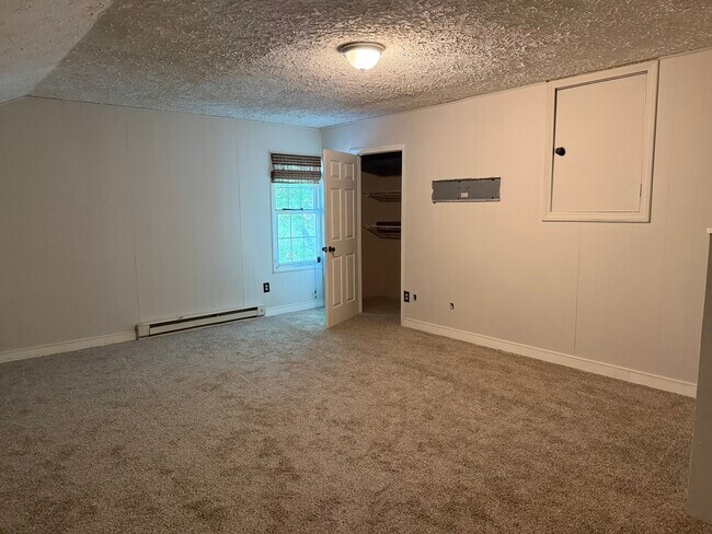 Building Photo - 149 Luna Ln