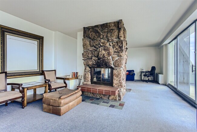 Building Photo - Fully Furnished Denver Apartment Near City Park, Cherry Creek & Congress Park