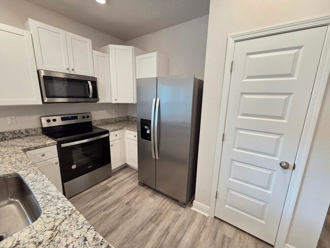 Building Photo - 1030 McLaren Cir