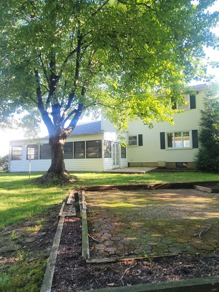 Building Photo - 662 Parmentier Rd