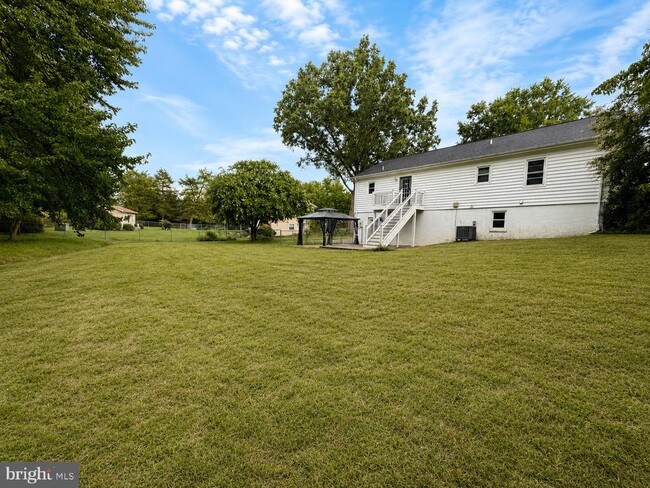 Building Photo - 15 English Oak Cir