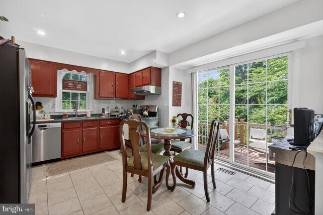 Building Photo - 8815 Newport Ct
