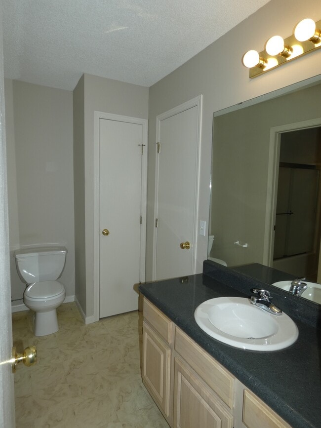 Building Photo - 10615 N Locust Ct