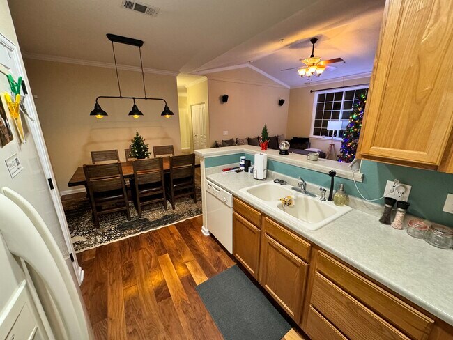 Building Photo - 8035 Lee Dr