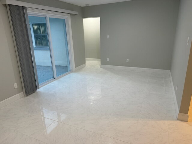 Building Photo - Remodeled Pool Home Located in the Very De...