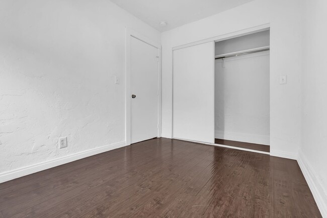 Building Photo - 447 E 101st St