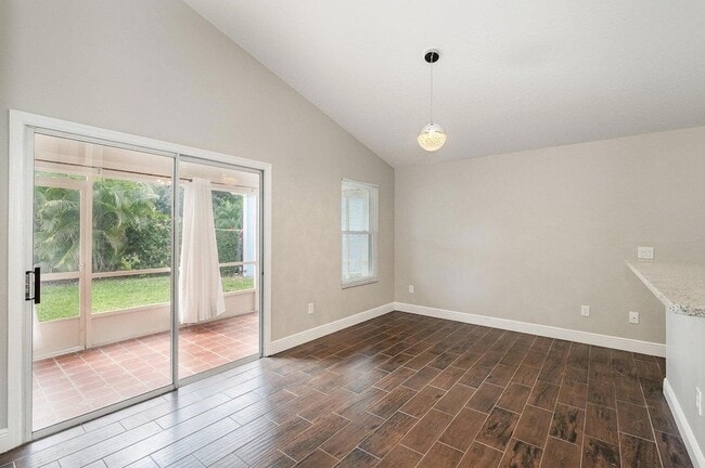 Building Photo - 513 Oakmont Pl