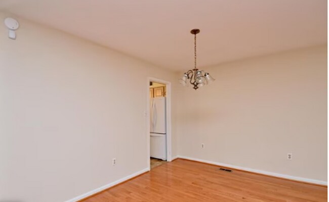 Building Photo - Charming 3-Level Townhome Backing to Woods in Prime Alexandria Location