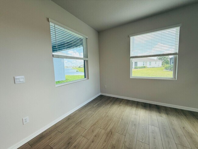 Building Photo - New built 4 bedroom 3 bath 3 car garage in Coddington Subdivision