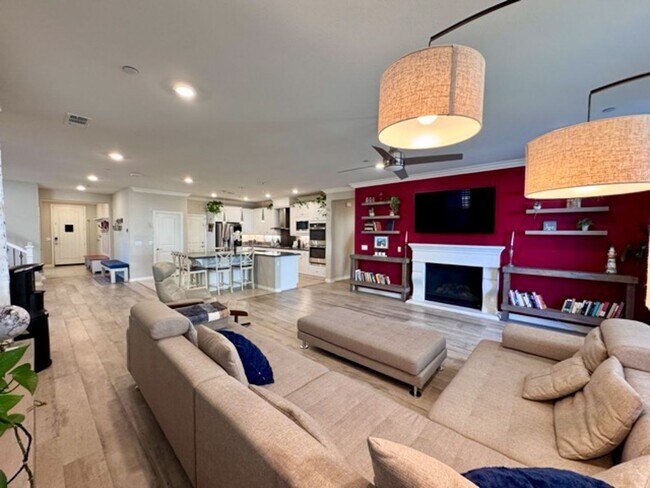 Building Photo - Stunning 5 Bedroom + Office Home with Priv...
