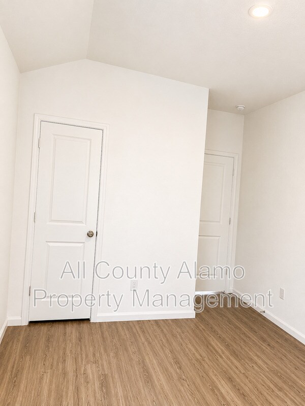 Building Photo - 4327 Southton Loch