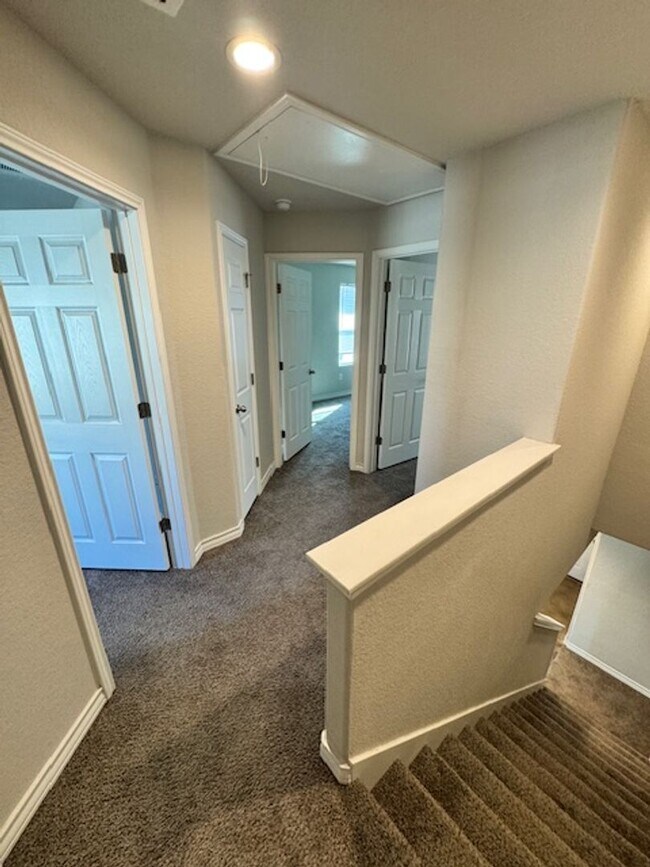 Building Photo - Elegant Townhome Ready for Move In - 3 BR 2.5 Bath - NE San Antonio (in Selma)