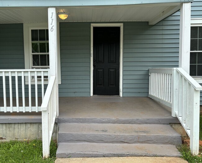 Building Photo - Newly Renovated 2 Bed/ 2 Bath- Great Downt...