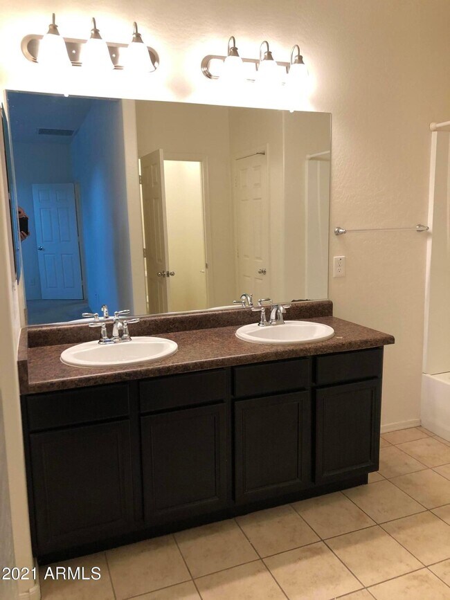 Building Photo - 8457 N 61st Ln