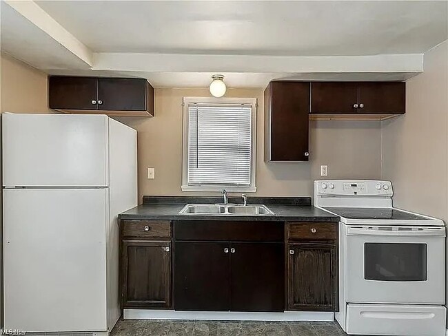 Building Photo - 630 1st St NW