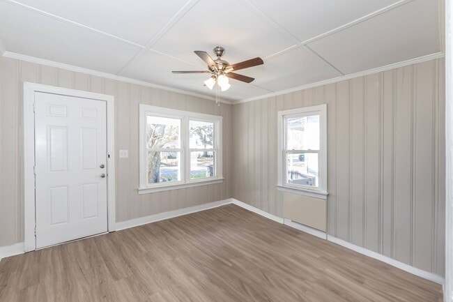 Building Photo - 1220 Battle St