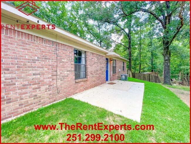 Building Photo - 2086 Mesa Dr